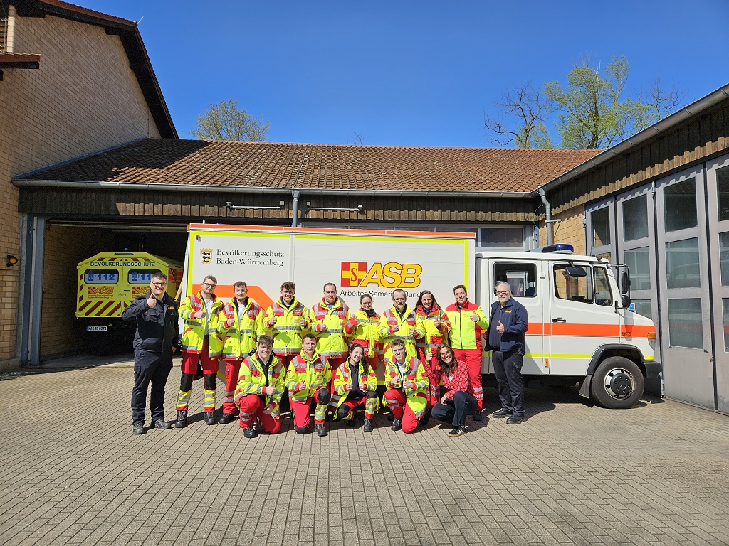 Gruppenbild mit Frau Meinzer.jpg
