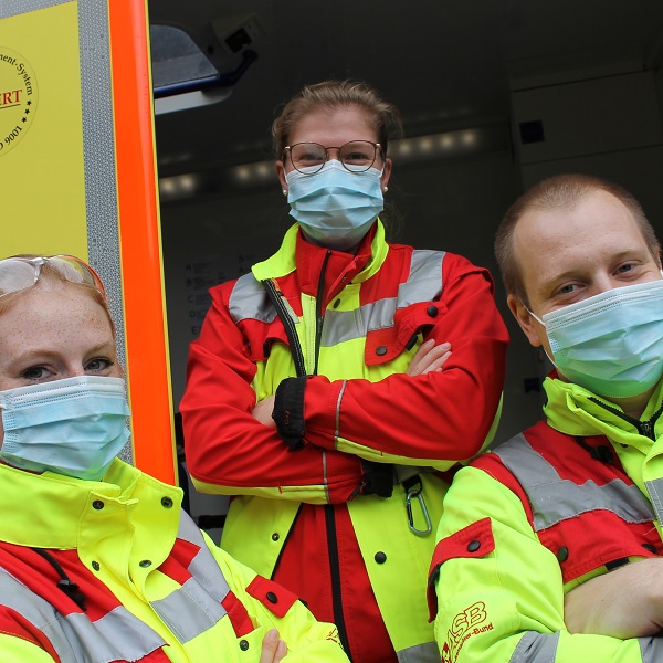 201027_ASB-KA_Bildergalerie_Zukunftsperspektiven-RettD_frisch-gebackene-Notfallsanitaeter.jpg