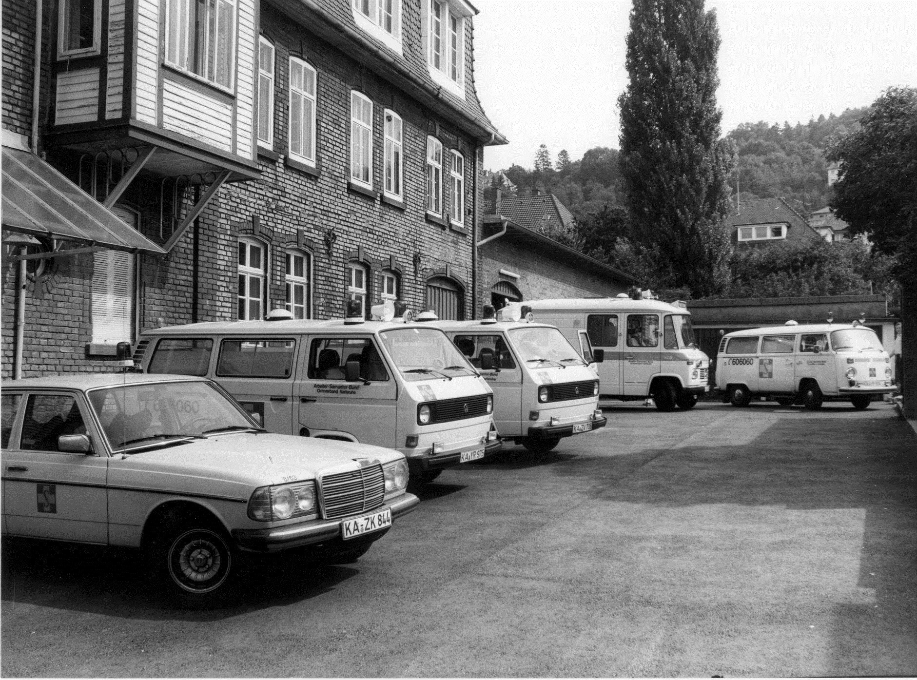 ASB-KA_Foto-sw_Rettungswache-Durlach-70er-Jahre_Onlineversion.jpg