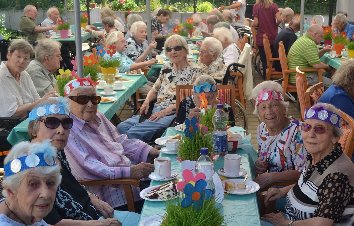 ASB-KA_Homepage_SRZ-Ostring_Sommerfest-Impression_01_Gesellschaft.jpg
