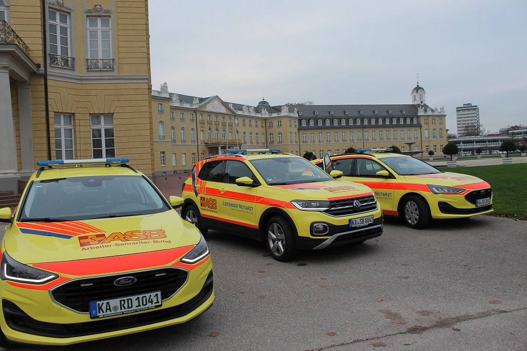 ASB-Karlsruhe_ASB-stattet-aus_Foto-LNA-Fahrzeuge_Onlineversion.jpg