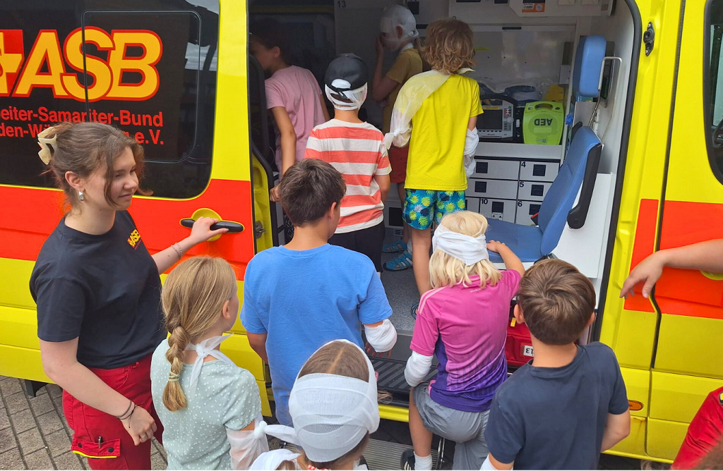 Mit Verbänden und viel Spaß: Erste Hilfe zum Kindergeburtstag