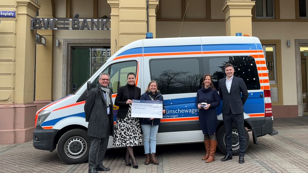 Großzügige Spende für den ASB-Wünschewagen 